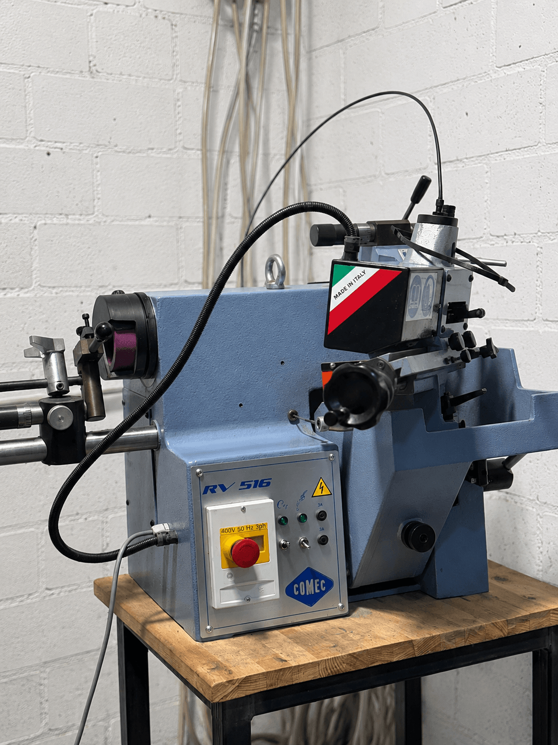 Ventilschleifmaschine bei MTH Motorinstandsetzung